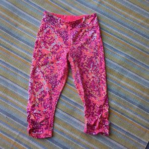 ⭐ Old Navy active pink print cropped pants large